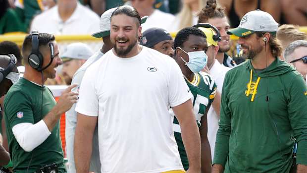 David Bakhtiari (l) and Aaron Rodgers (r)